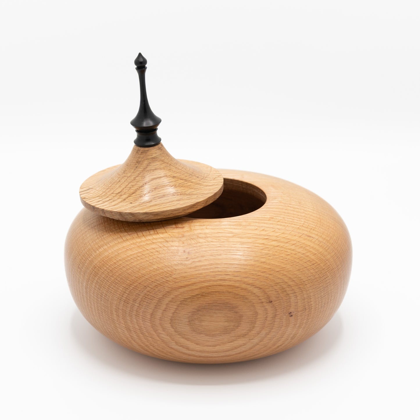 Handgedraaide houten pot met deksel