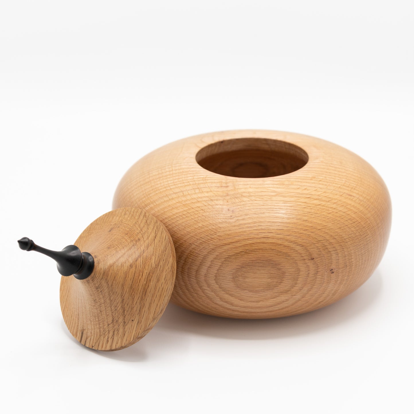 Handgedraaide houten pot met deksel