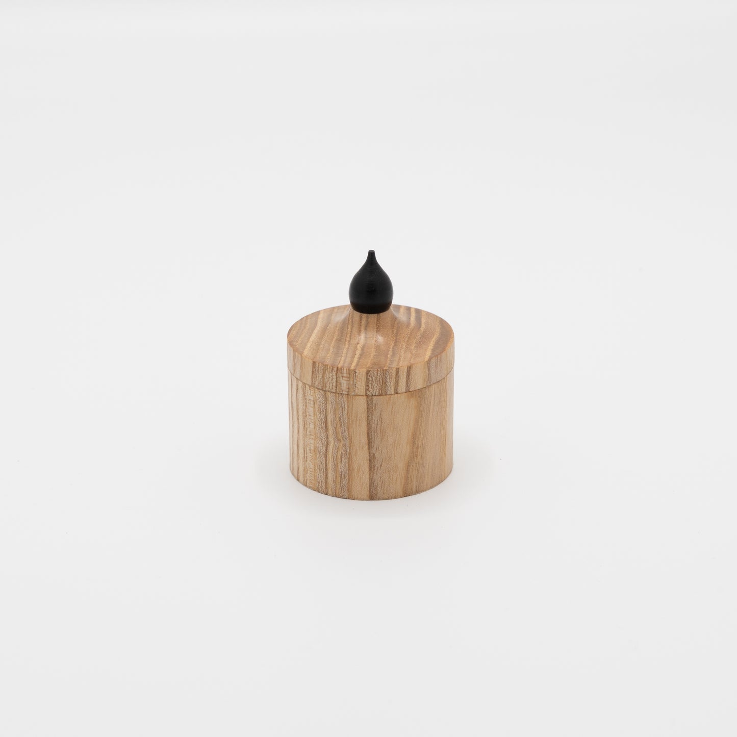 Handgedraaid houten potje