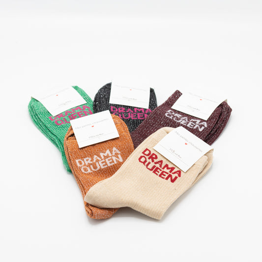 Oranje/camel hippe sokken met opschrift DRAMA QUEEN
