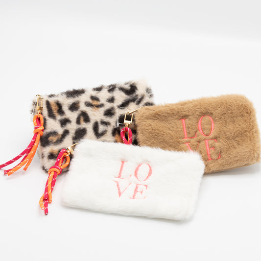 Bruin, fluffy LOVE- zakje