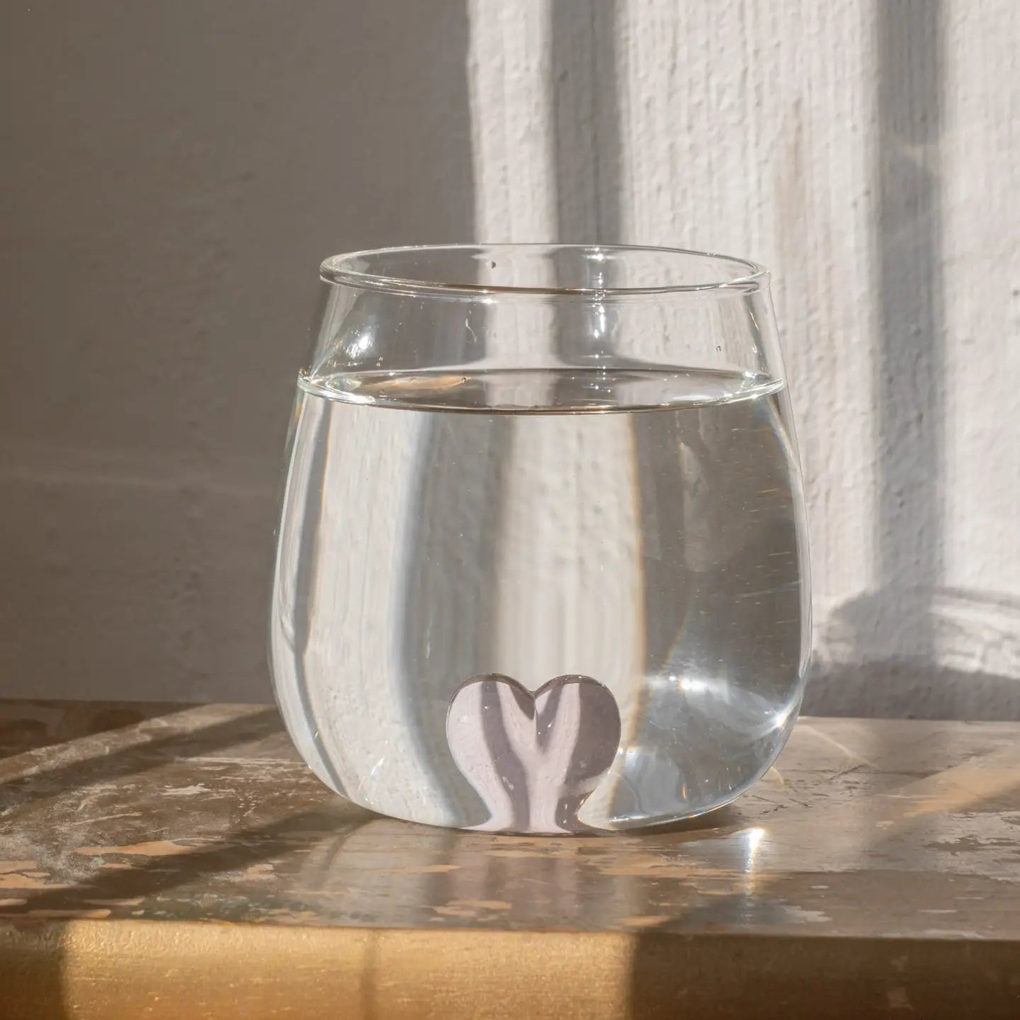 Drinkglas met een roze hartje