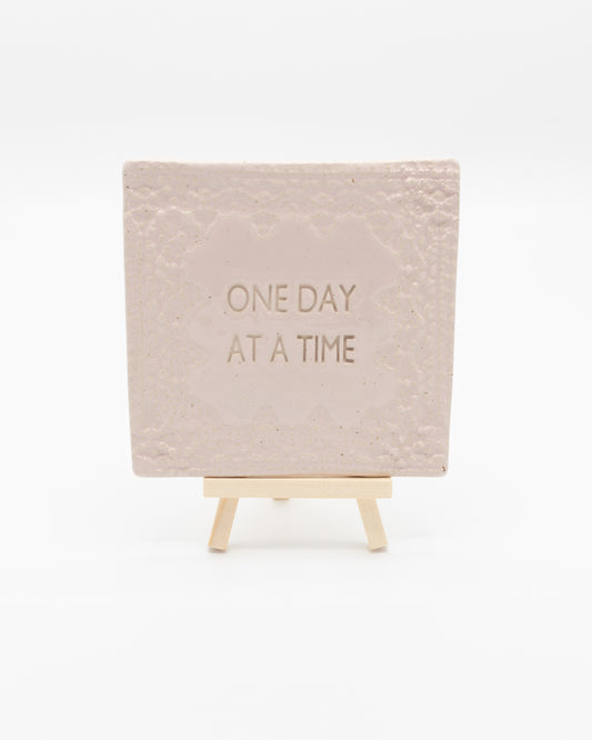 Tegel (roze) - One day at a time