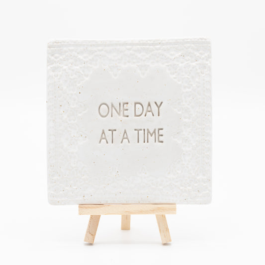 Tegel (wit) - One day at a time