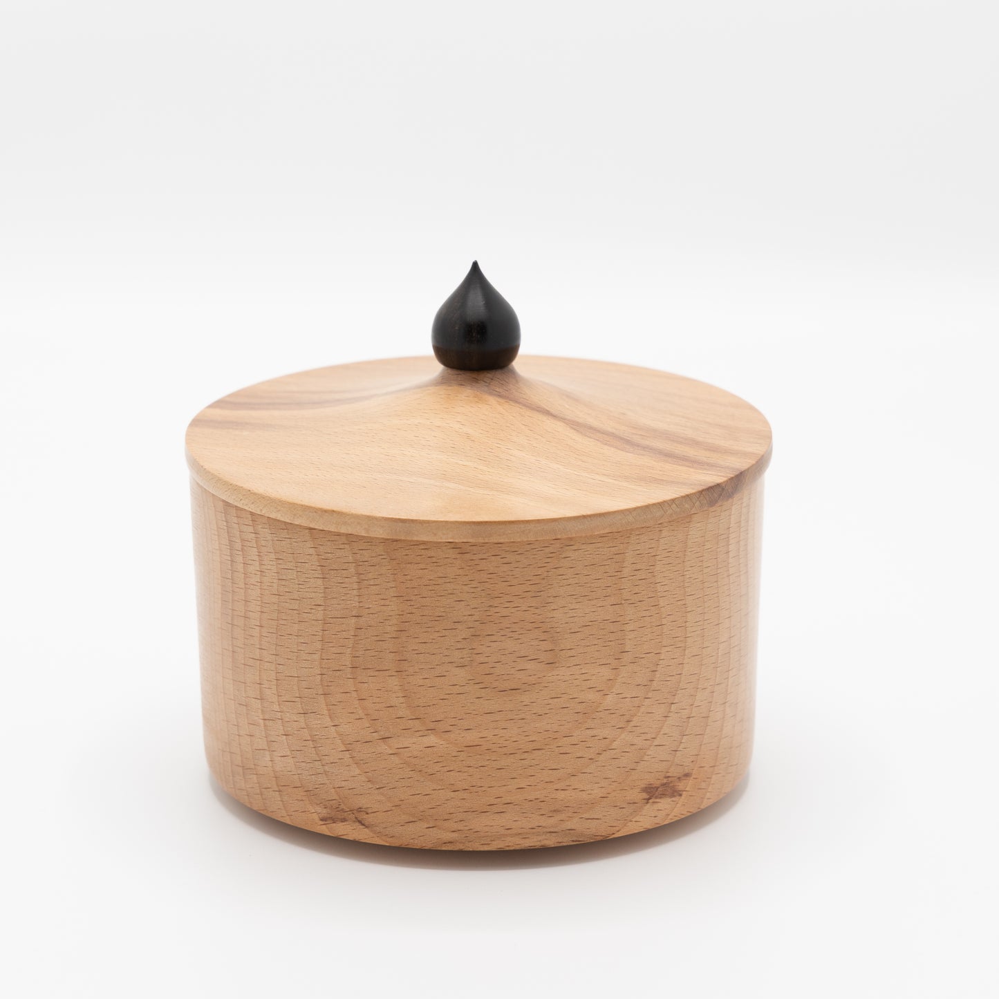 Handgedraaid houten potje met deksel