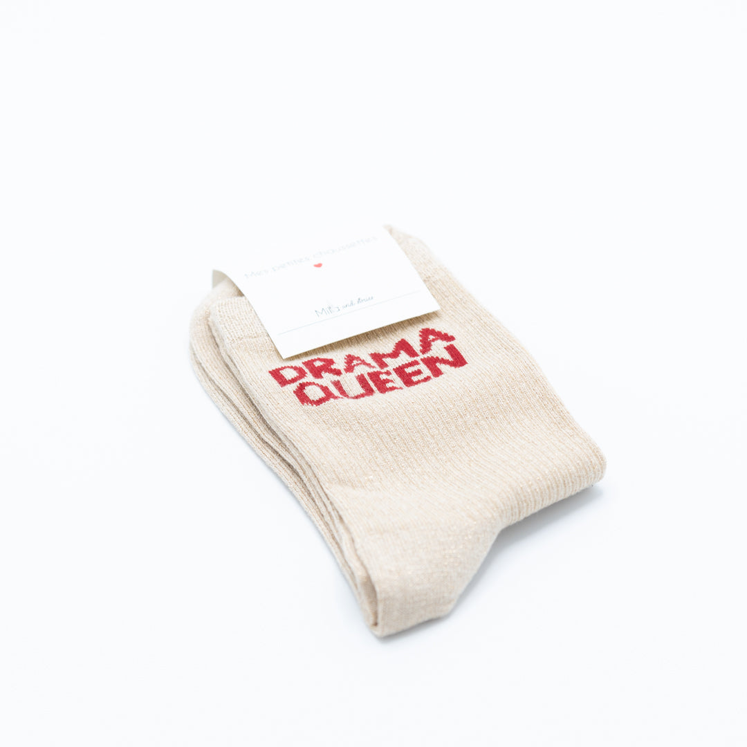 Beige hippe sokken met opschrift DRAMA QUEEN