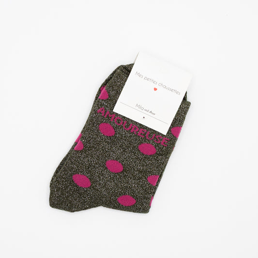 Kaki, hippe sokken met opschrift AMOUREUSE