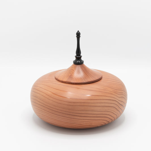 Handgedraaide houten pot met deksel