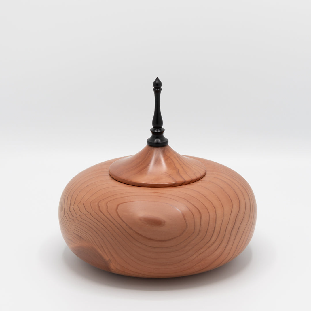 Handgedraaide houten pot met deksel