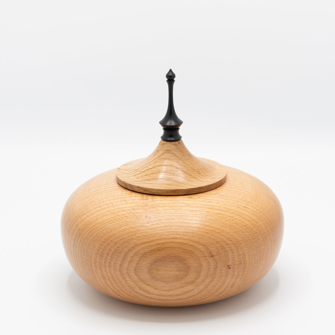 Handgedraaide houten pot met deksel