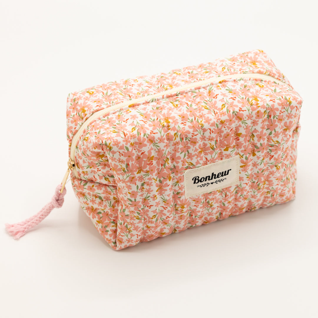 Roze toilettas met bloemetjes