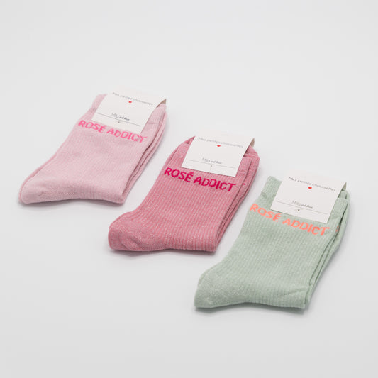 Lichtroze, hippe sokken met opschrift ROSÉ ADDICT
