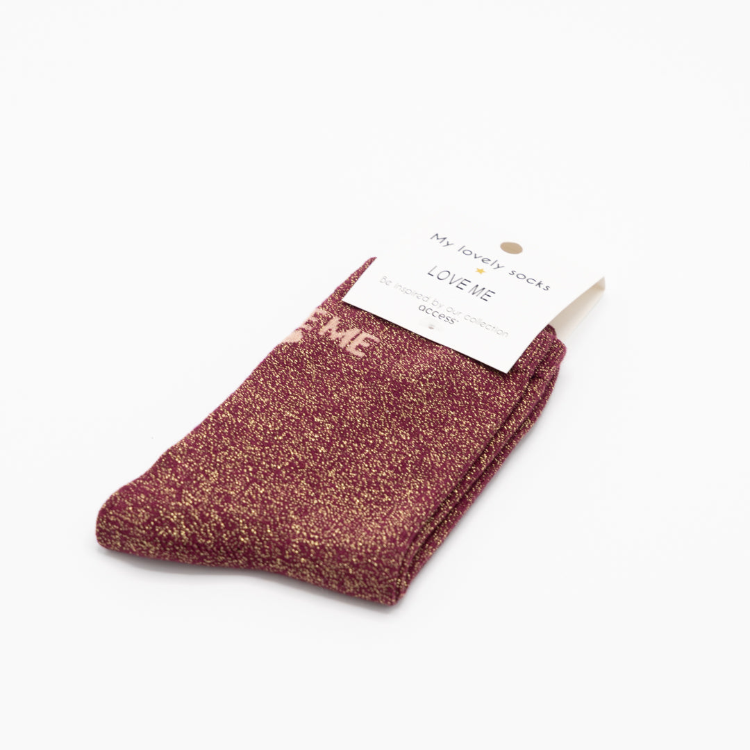 Burgundy, hippe sokken met opschrift LOVE ME